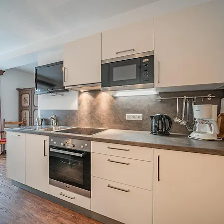 Roeck Ii Apartment *